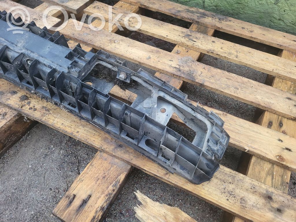 Volkswagen PASSAT B4 Travesaño del parachoques delantero 