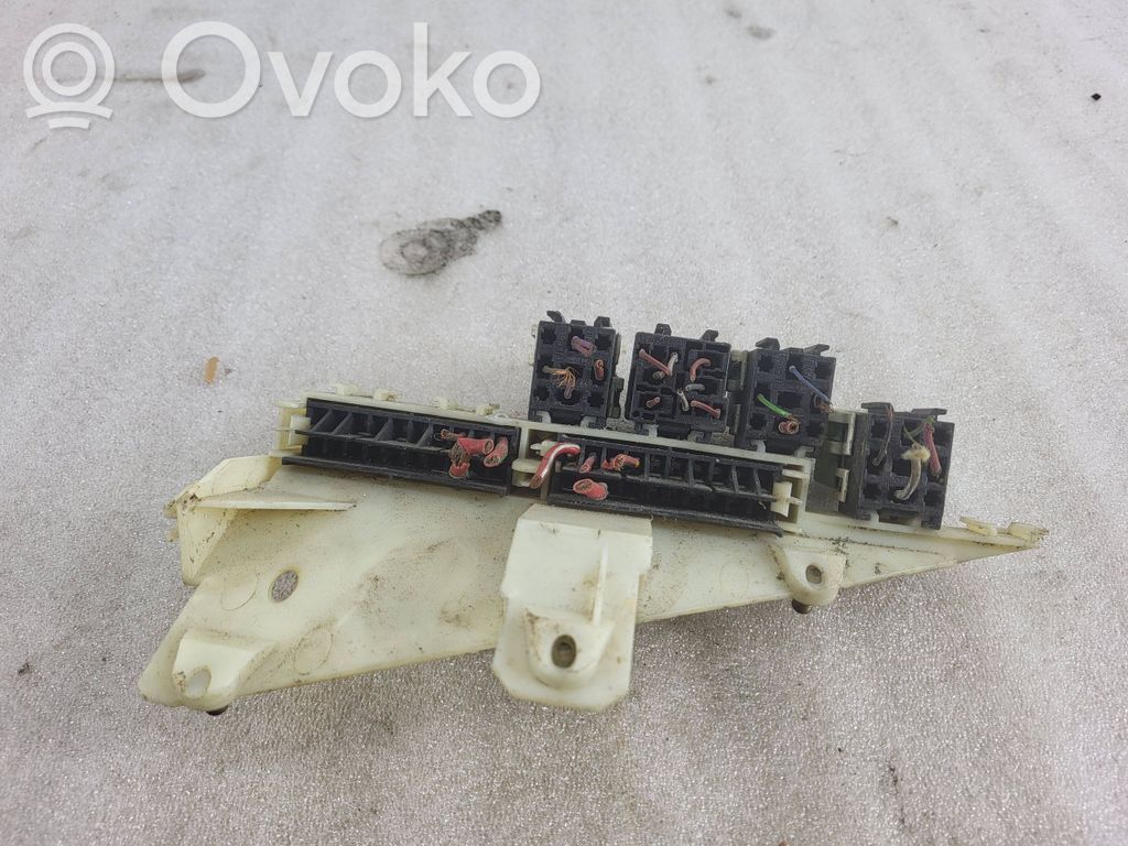 Fuse box set   8371884