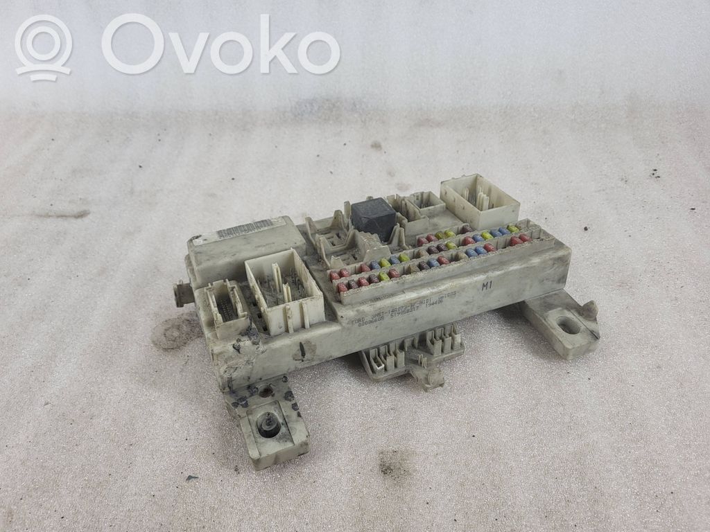 Ford C-MAX I Saugiklių blokas 
