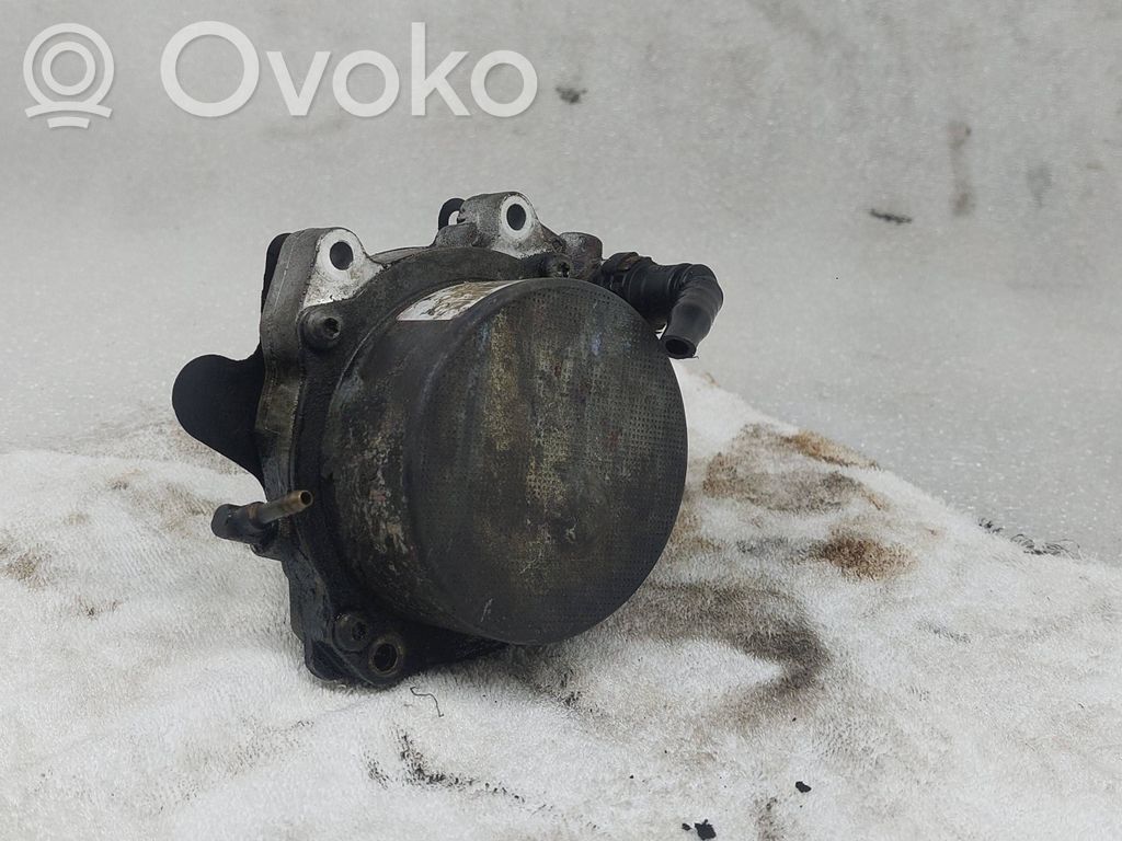 Opel Zafira B Vacuum pump 