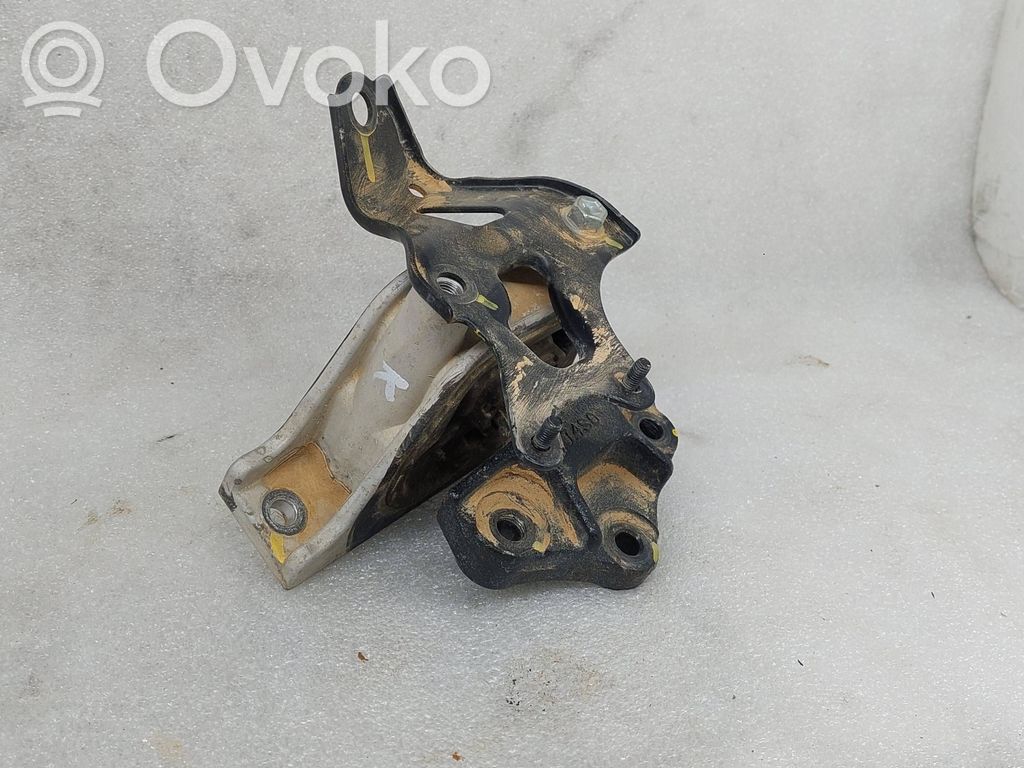 Engine mounting bracket   152774S0,74S0,1527