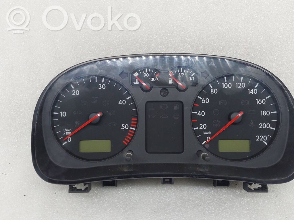 Volkswagen Golf IV Nopeusmittari (mittaristo) 