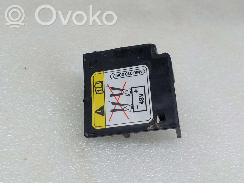 Audi Q8 Tapa de caja de fusibles 