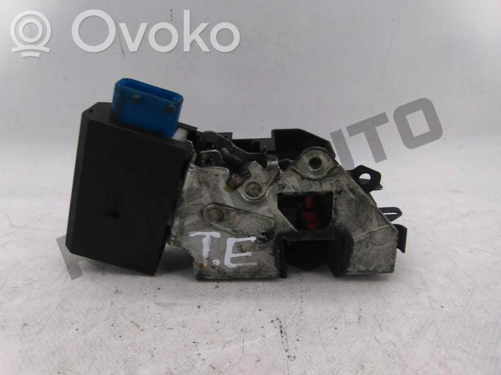 Rear door lock   NAOVISIVEL