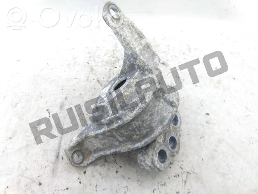 Engine mount bracket   NAOVISIVEL