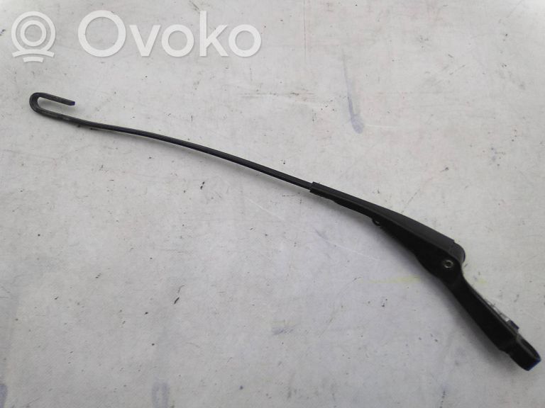 BMW 5 E34 Priekinio stiklo valytuvų kojelė 