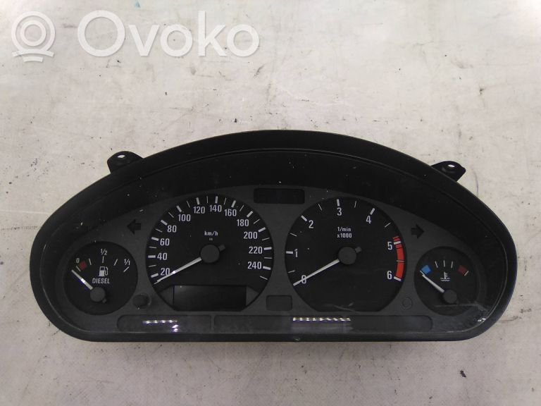 Geschwindigkeitsmesser Cockpit   8361154