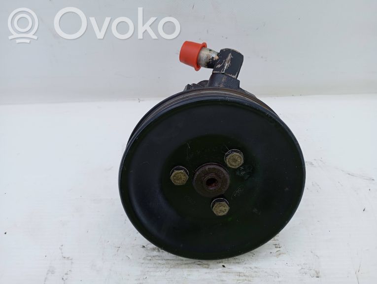 Ford Escort Ohjaustehostimen pumppu 