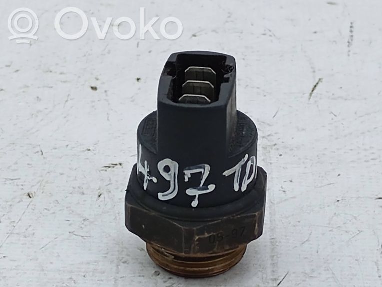 Audi A4 S4 B5 8D Sensor de temperatura del aire externo/exterior 