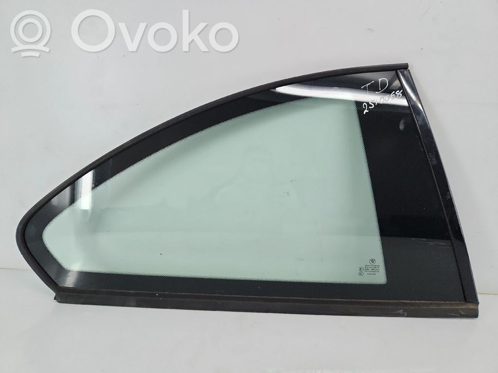 BMW 1 E82 E88 Rear side window
