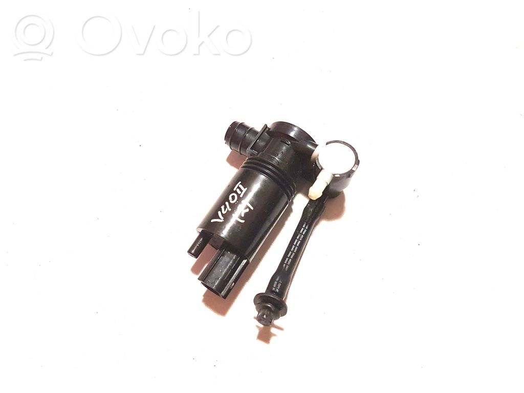 Volvo V40 Windscreen/windshield washer pump 