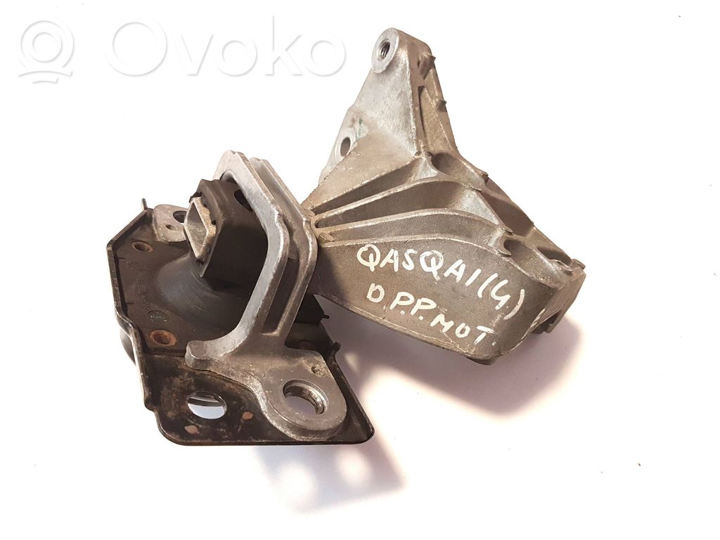 Nissan Qashqai Engine mount bracket 