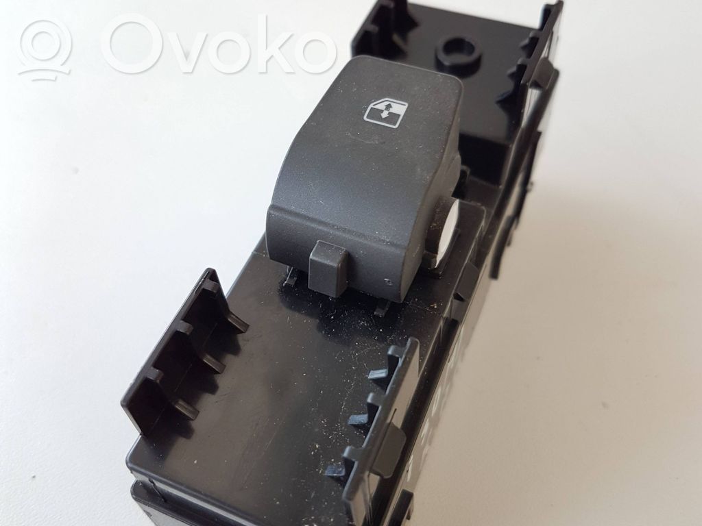 Hyundai i30 Electric window control switch 