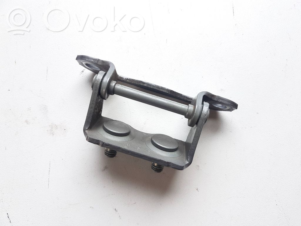 Subaru Forester SK Tailgate/trunk/boot hinge 