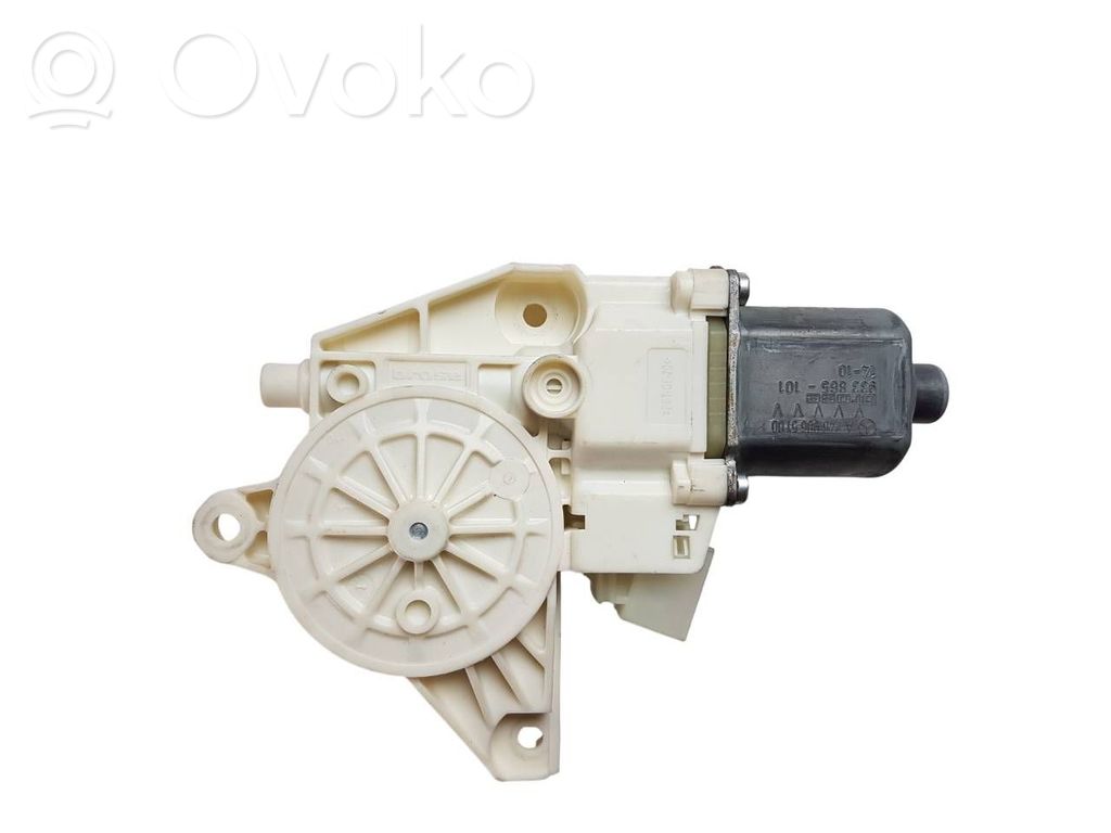 Mercedes-Benz A W176 Silnik regulatora szyby drzwi przednich 