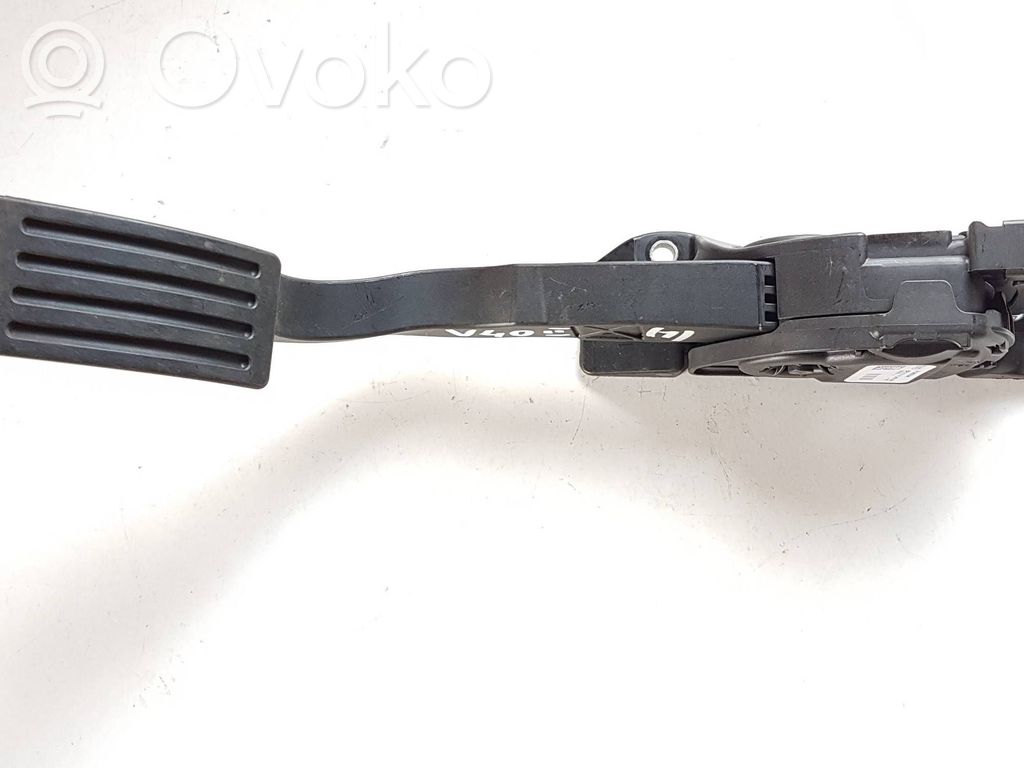 Volvo V40 Pedał gazu / przyspieszenia 