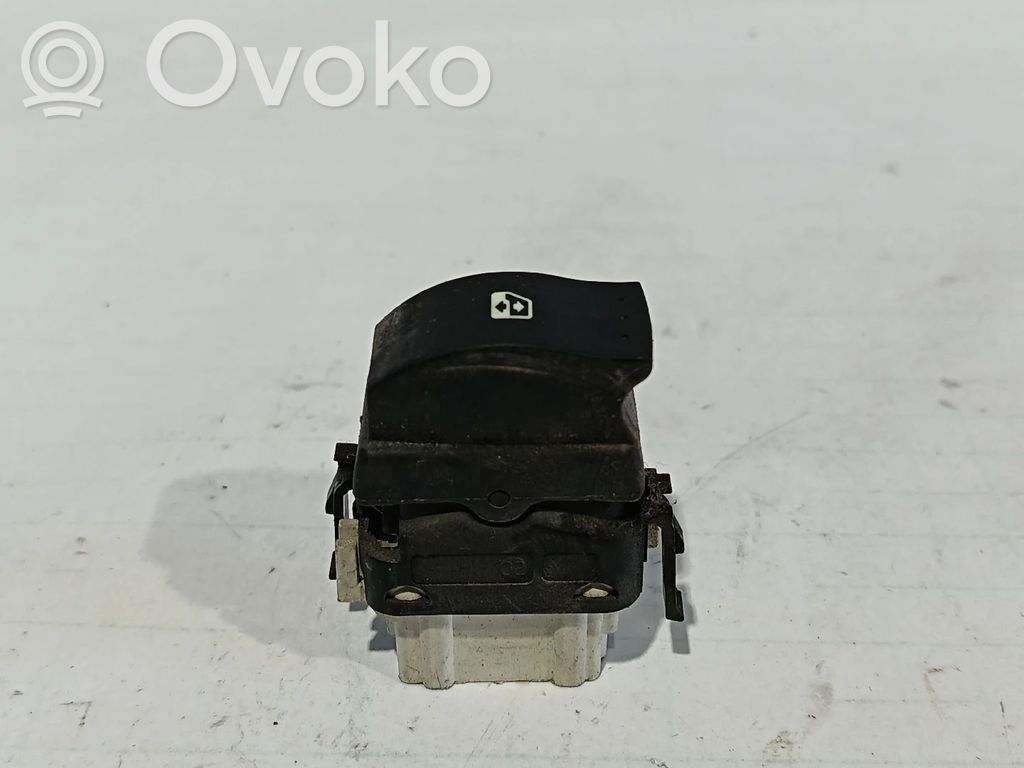 Electric window control switch   2648801