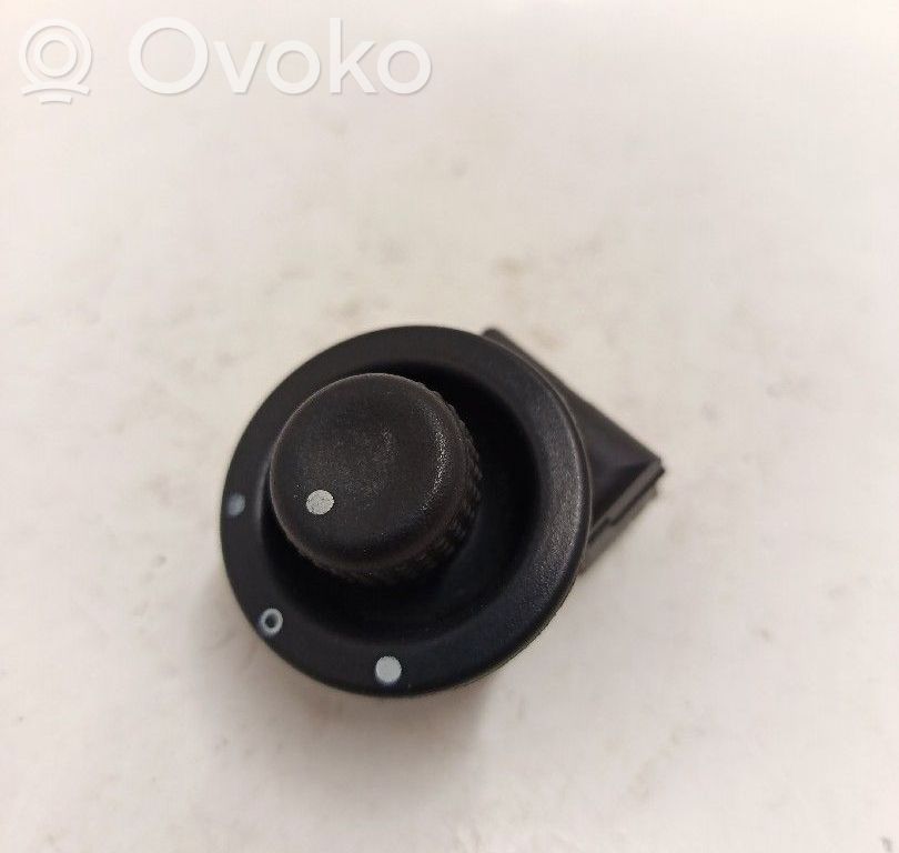 Wing mirror switch
