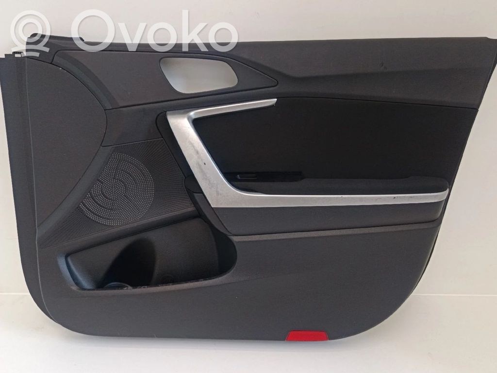 KIA Xceed Etuoven verhoilu 