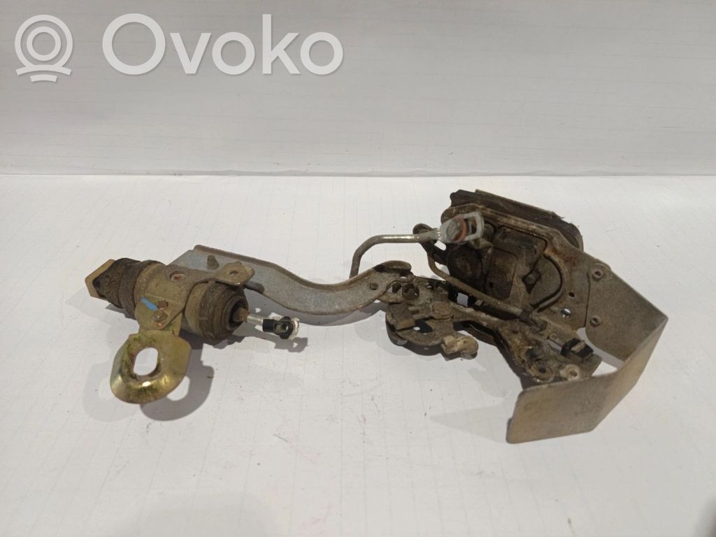 Toyota Corolla E90 Takaoven lukko 