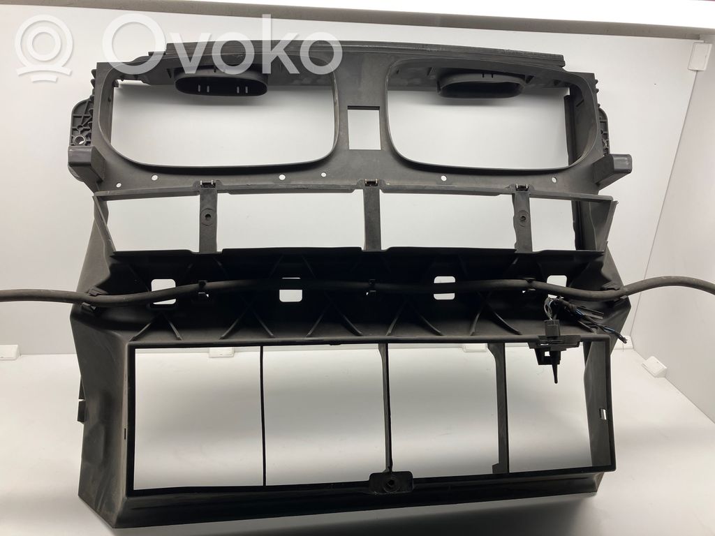 BMW X5 E70 Oro kondicionieriaus kita detalė 