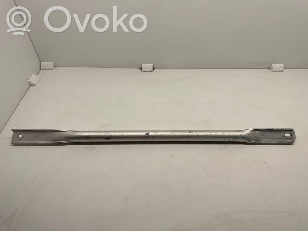Mercedes-Benz C W205 Kita variklio skyriaus detalė 