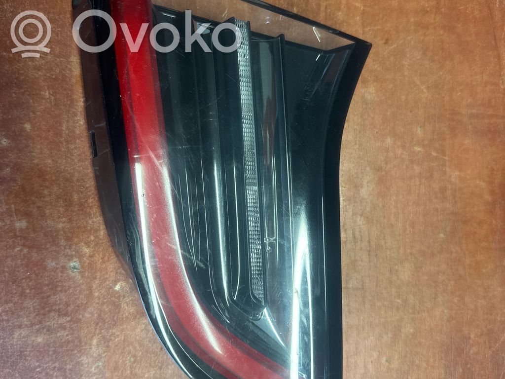 Tesla Model S Tailgate rear/tail lights 