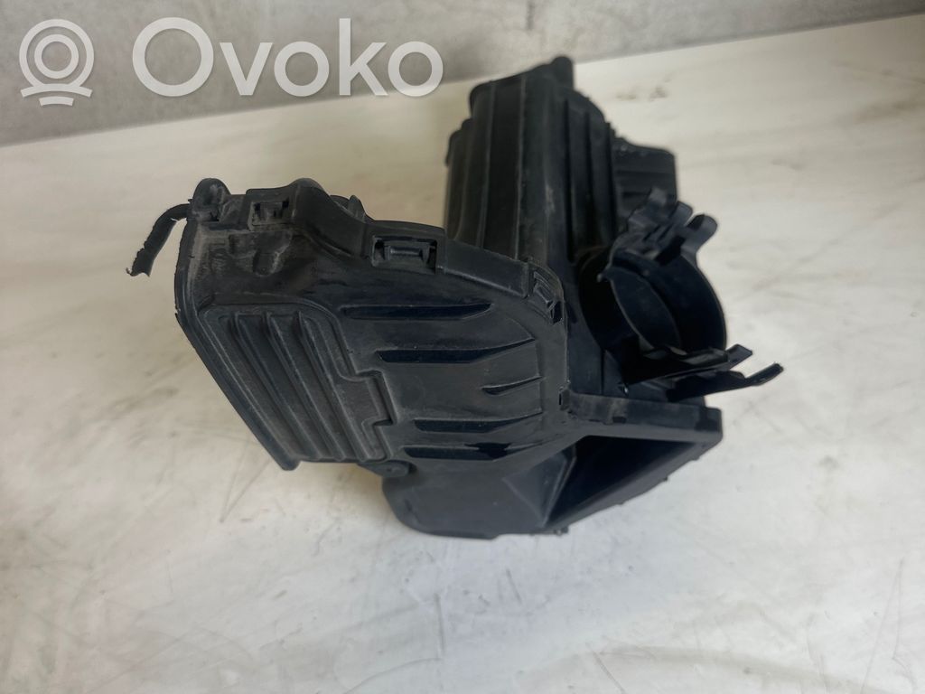 Peugeot 3008 II Intake resonator 