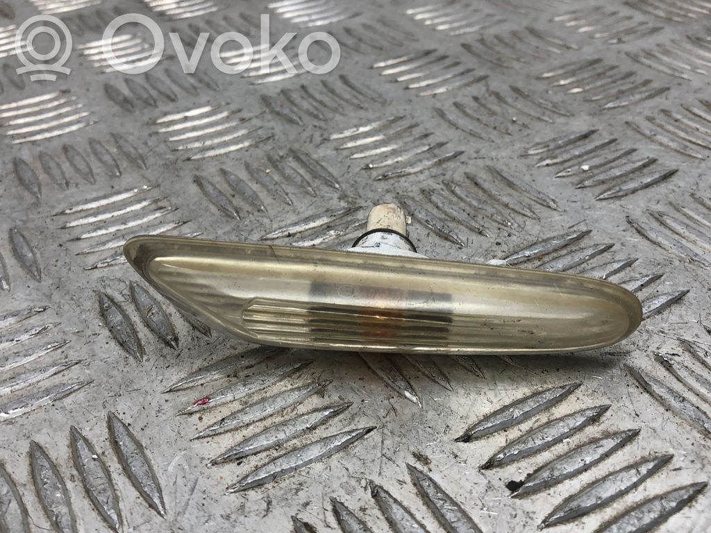 Front fender indicator light   8382104