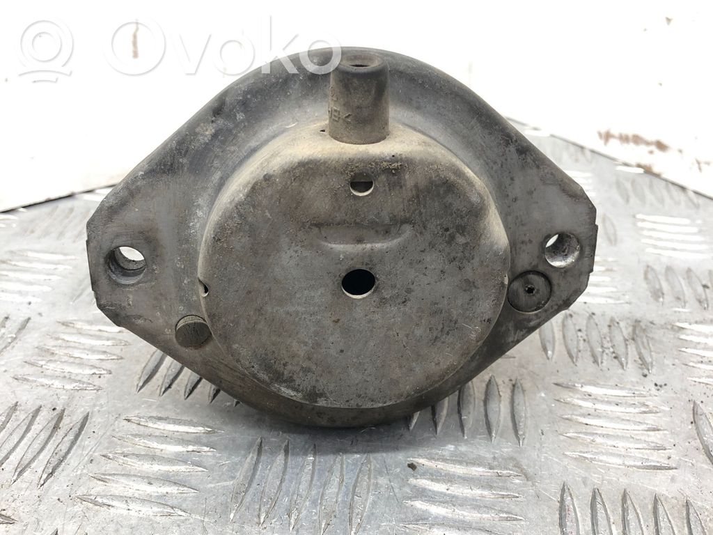 BMW 5 E60 E61 Dzinēja spilvens 