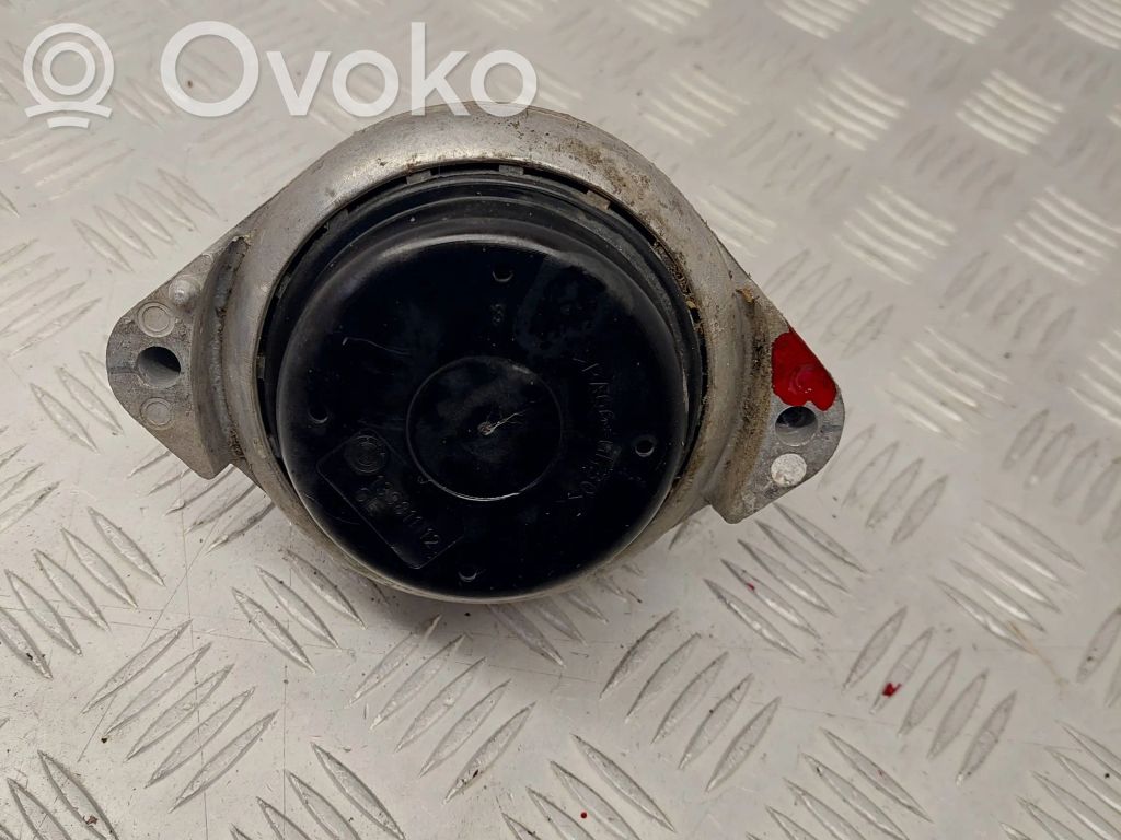 Engine mount bracket   6786800,F571109CS