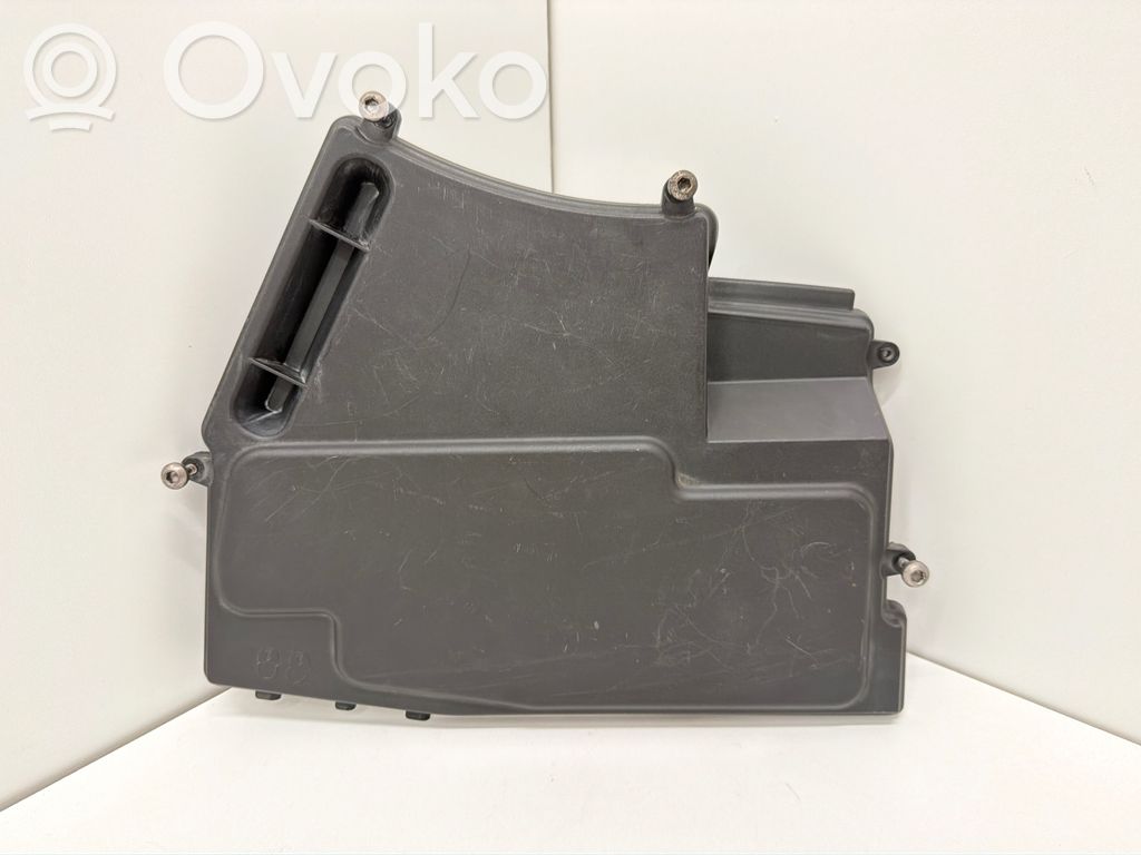 Dangtelis saugiklių dėžės   7520899,58650910