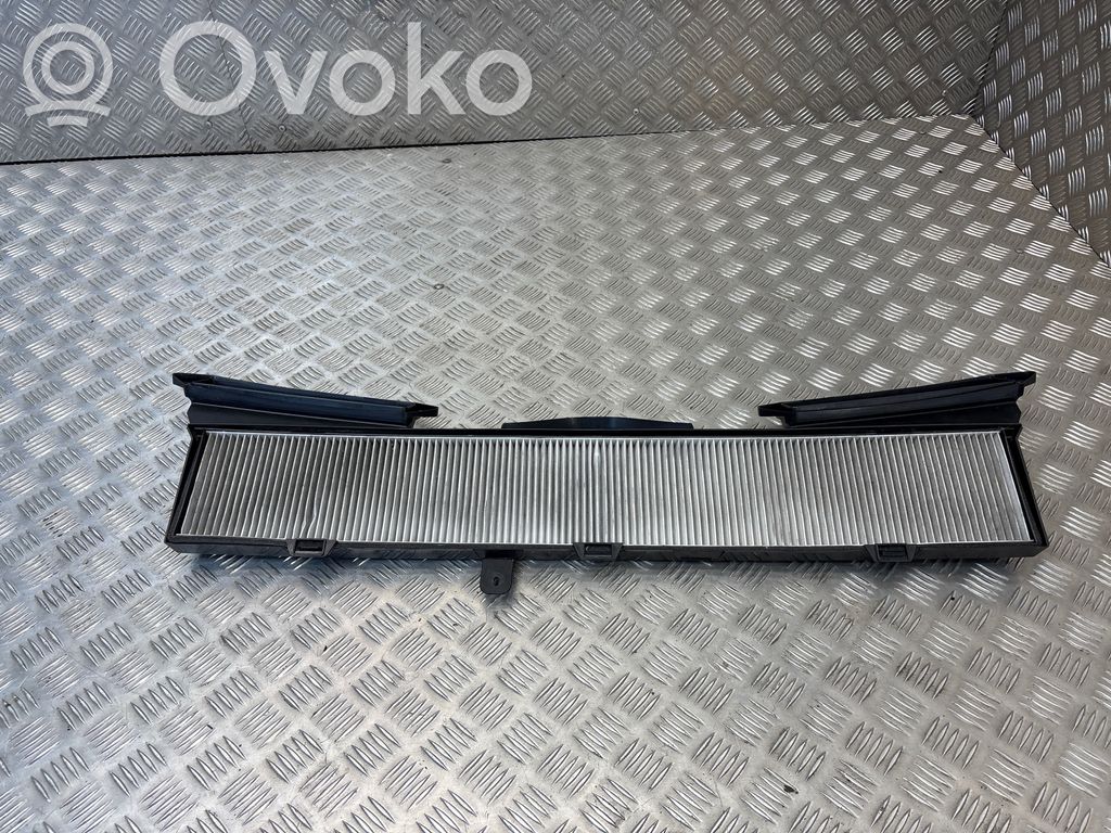 BMW 3 E90 E91 Oro mikrofiltro dangtelis 