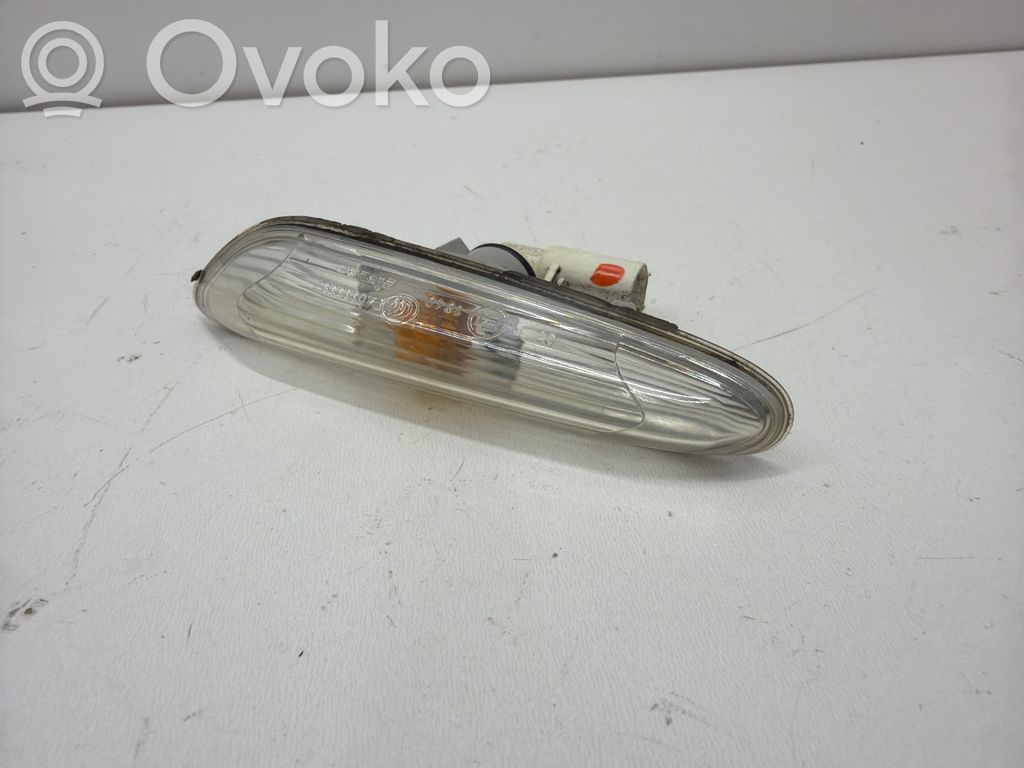 Front fender indicator light   6939816