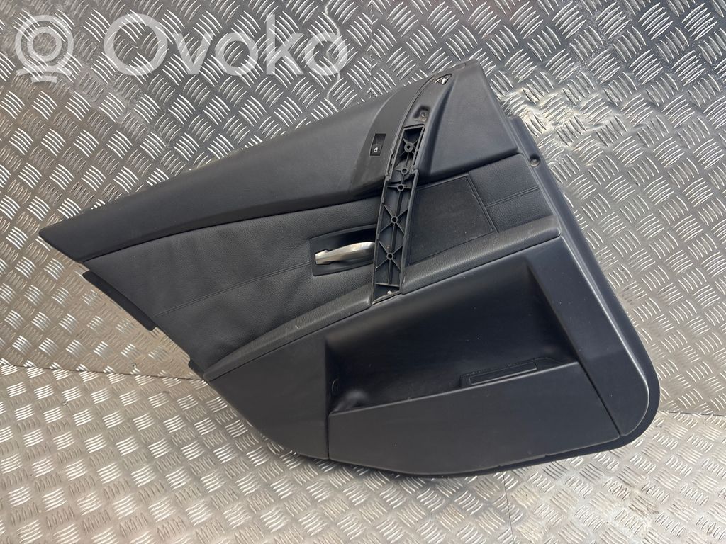 Apšuvums aizmugurējām durvīm   E344945,140306211714
