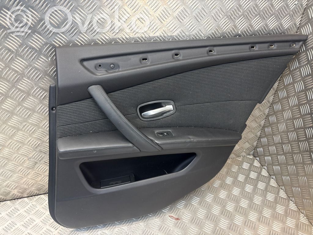 Apšuvums aizmugurējām durvīm   E1369452,130308094633