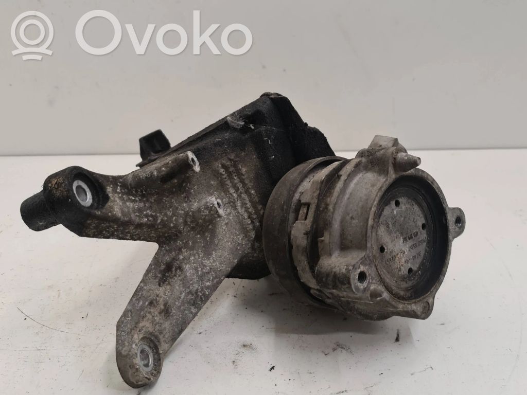 Audi A8 S8 D3 4E Engine mount bracket 