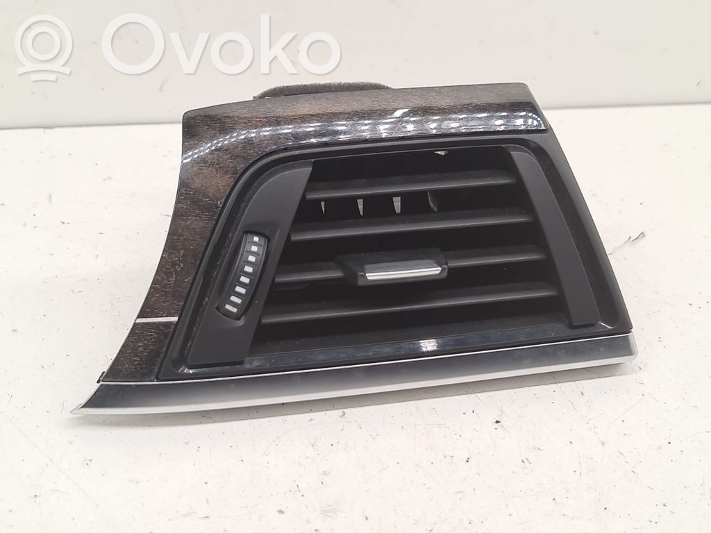 BMW 4 F32 F33 Boczna kratka nawiewu deski rozdzielczej 