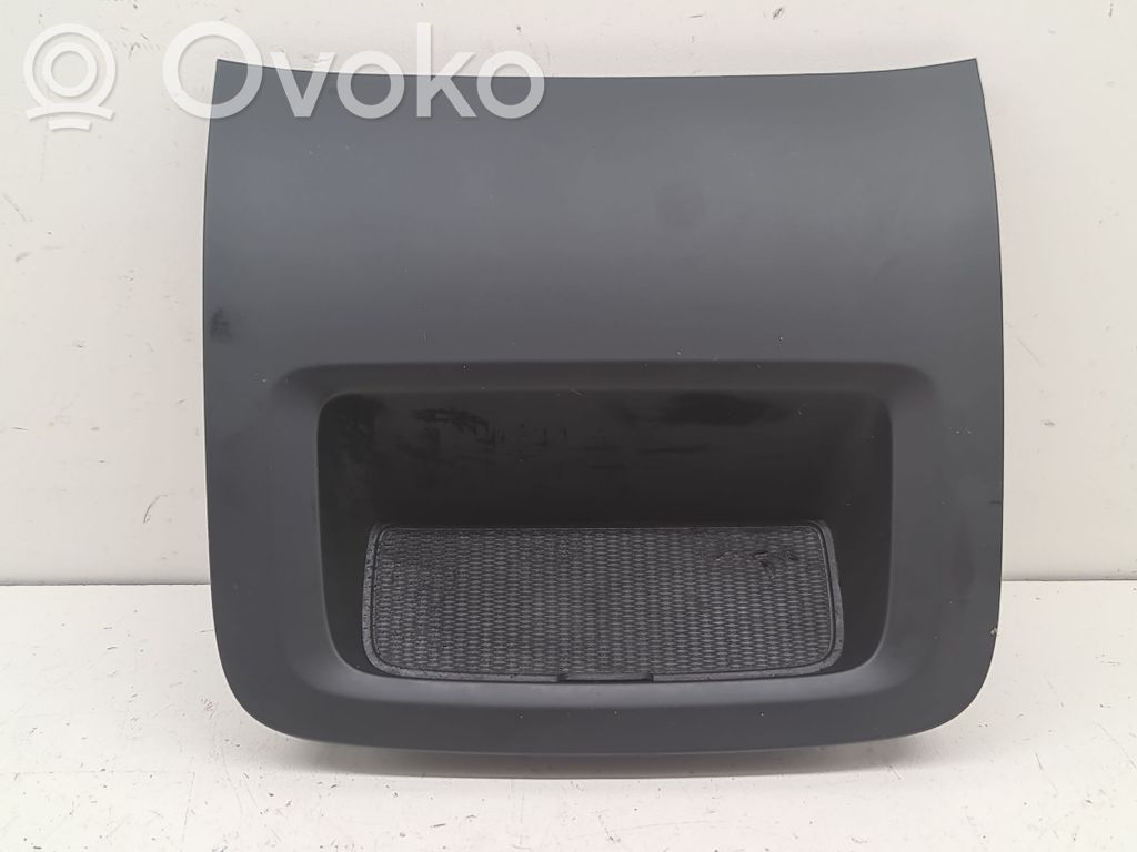 Volvo V60 Mantu nodalījums centrālā konsole 