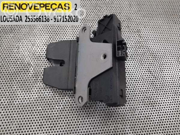 Aizmugurējā pārsega slēdzene (ārpusē)   3M51R442A66AP,5PINOS