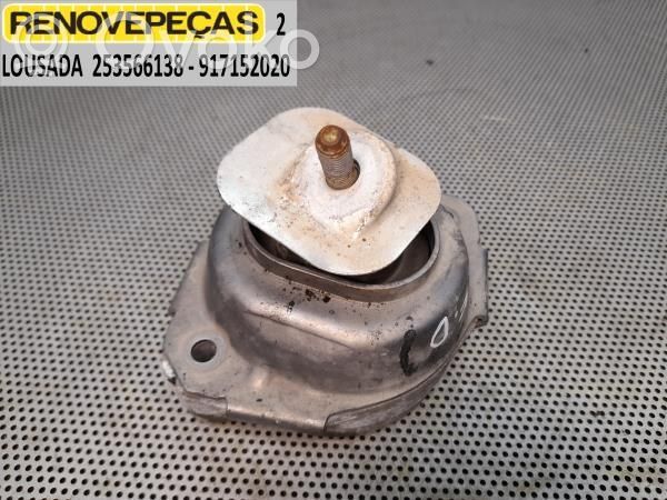BMW X3 E83 Dzinēja spilvens 