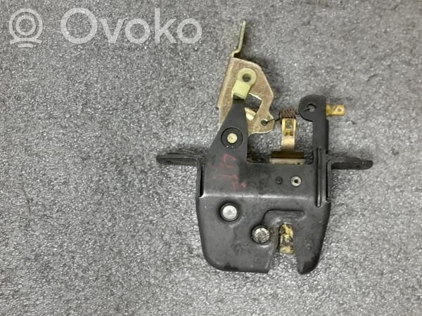 Tailgate exterior lock