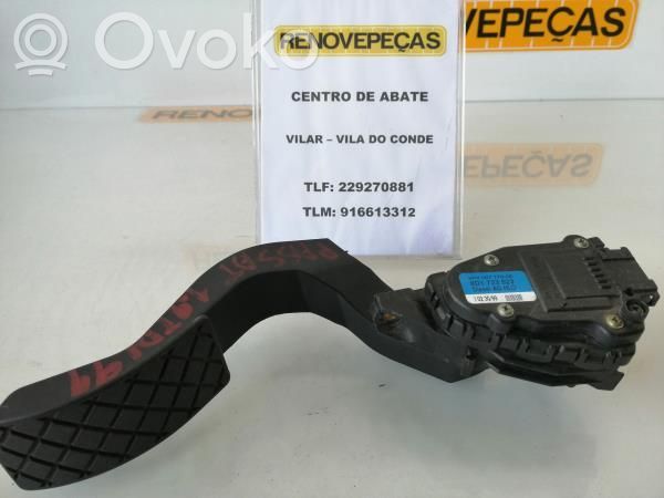 Volkswagen PASSAT B5 Pedał gazu / przyspieszenia 