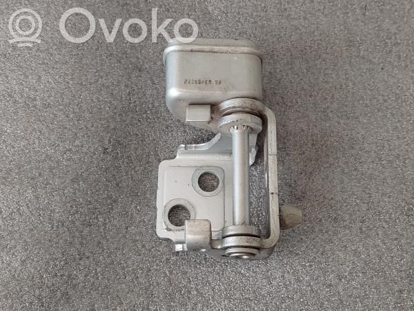 Peugeot 207 Loading door upper hinge 