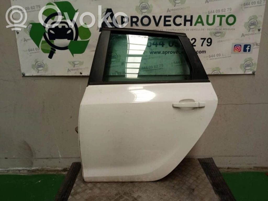 Opel Astra J Puerta trasera 