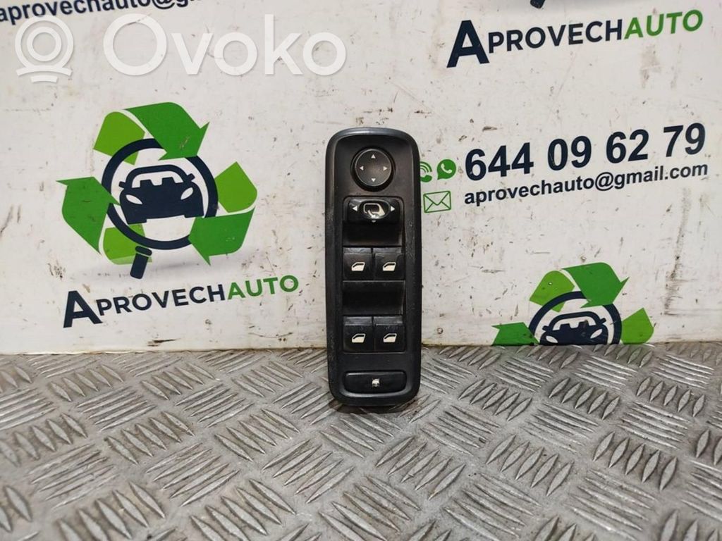 Peugeot 207 Electric window control switch 