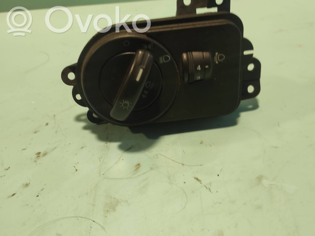 Light switch   2S6T13A024CA,04053700