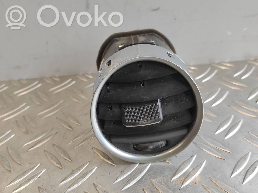 Seat Exeo (3R) Rejilla de ventilación central del panel 