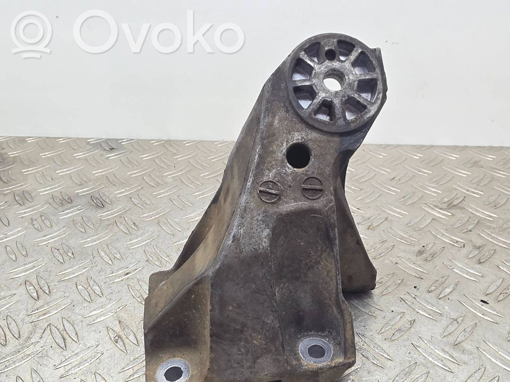Volkswagen Touareg II Engine mounting bracket 