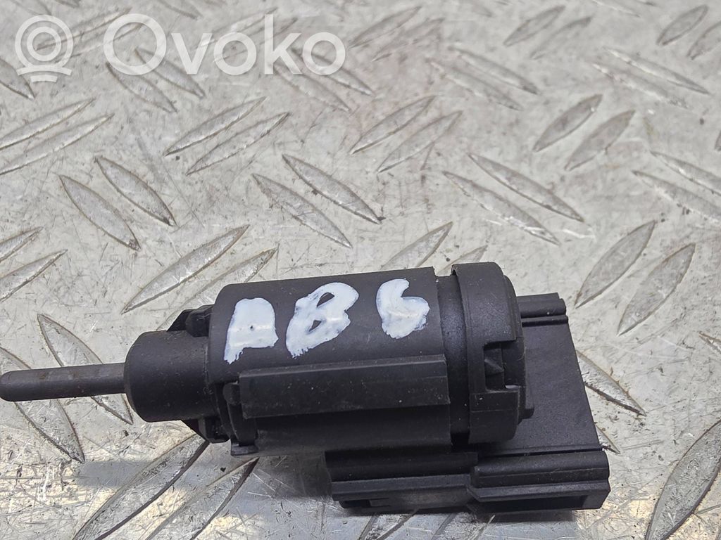 Audi A4 S4 B6 8E 8H Czujnik pedału hamulca / stopu 
